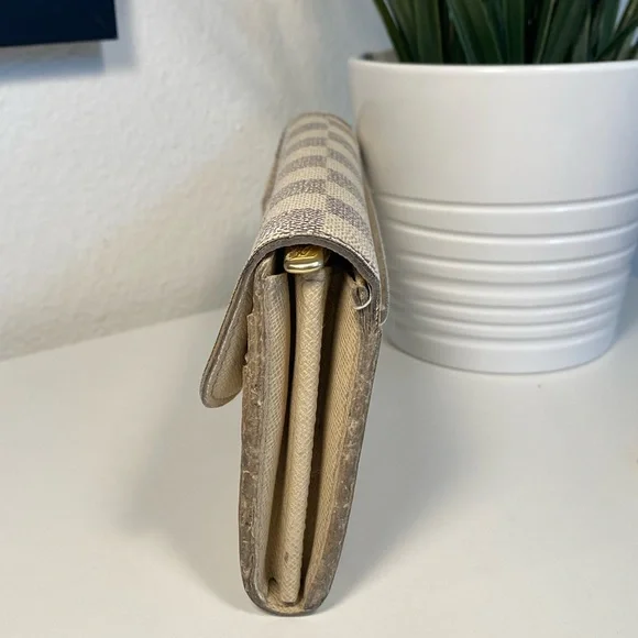 Louis Vuitton Damier Azur Sarah Envelope Wallet - Picture 9 of 14